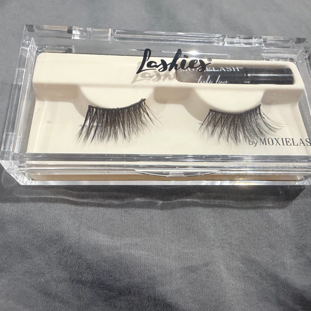 LASHIFY Smokey Black Lashes